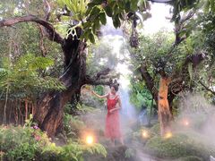 -Chom Cafe and Restaurant