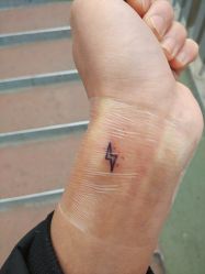-SNOW TATTOO STUDIO
