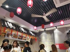 大堂-爆炸头阿姨小四川正宗川味小吃(无任何分店)