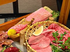 -山川小町·极番烧肉(新地假日广场店)