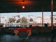 -Lake Shore Hotel & Restaurant