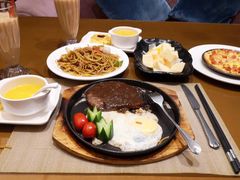 -戈尔登酒店·满堂彩咖啡厅
