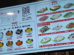 -百品聚旋转火锅(万德庄店)