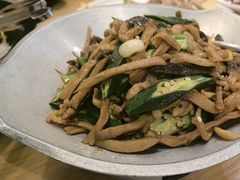 -海派美食·家宴海鲜青岛菜·石锅鲽鱼头(东方城店)