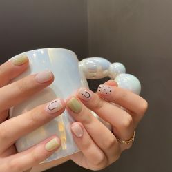 -花岐款式专研健康美甲沙龙