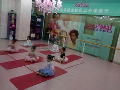 -Isee灰姑娘国际儿童艺术中心(证大·大拇指广场店)