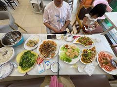 -覃记海鲜美食餐厅