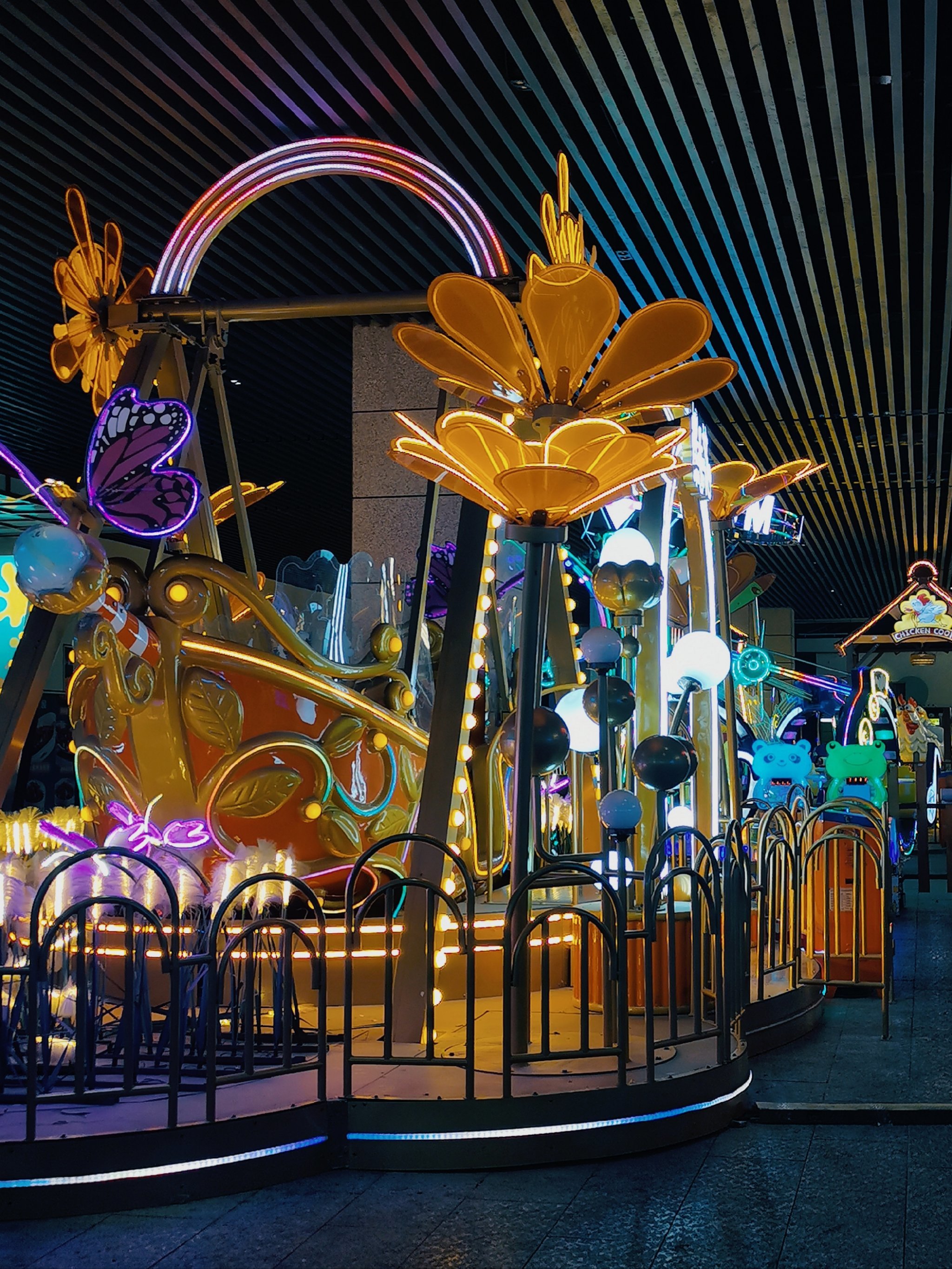 这个商场是露天的还是室内的