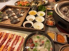 -围炉肉舍•炭烤活鳗•丹东海鲜烤肉(步行街店)