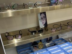 -视野联行眼镜•蔡司•依视路(温江店)
