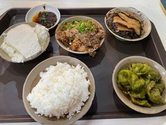 -董哥山城碗碗香(美专校街店)