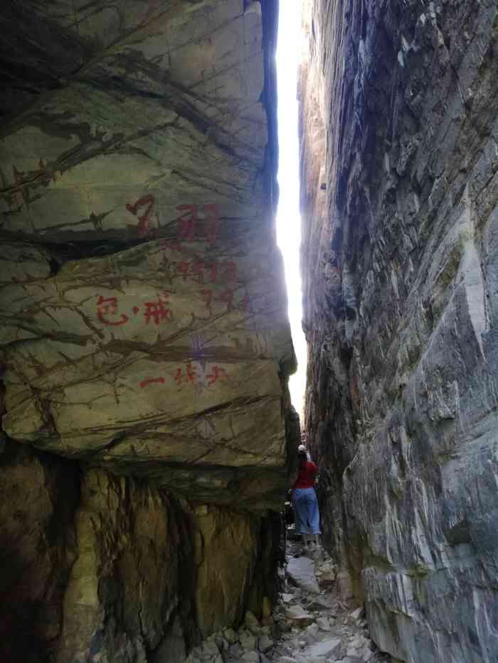 一线天景区-"一线天景区位于北京市平谷区玻璃台新村西南.