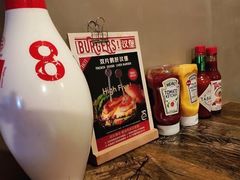 -HIGH FIVE哈福手工汉堡(桂林路店)