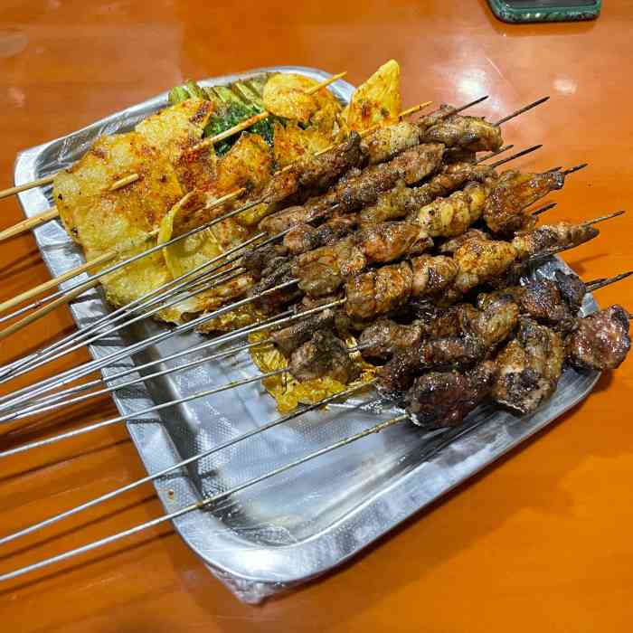 人 无敌真的无敌,炮仗面,干拌太好吃了,烧烤也特别好吃,再配上个八 