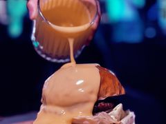 瀑布芝士牛肉汉堡-INNS BAR 音乐酒吧餐厅