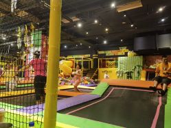 -蹦蹦跳跳(新奥购物中心店)