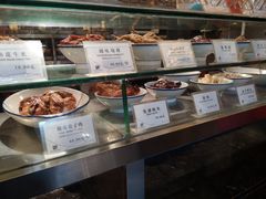 面包甜点陈列柜-咸亨酒店•非遗绍兴菜•中华老字号(堂吃餐厅)