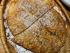 -帅巴人舅母子腊蹄民俗村