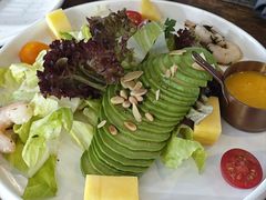 牛油果鲜虾沙拉-喜洲吧·江畔老船厂·庭院餐厅(喜临院店)