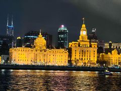 -黄浦江游览十六铺3号码头网红自助餐