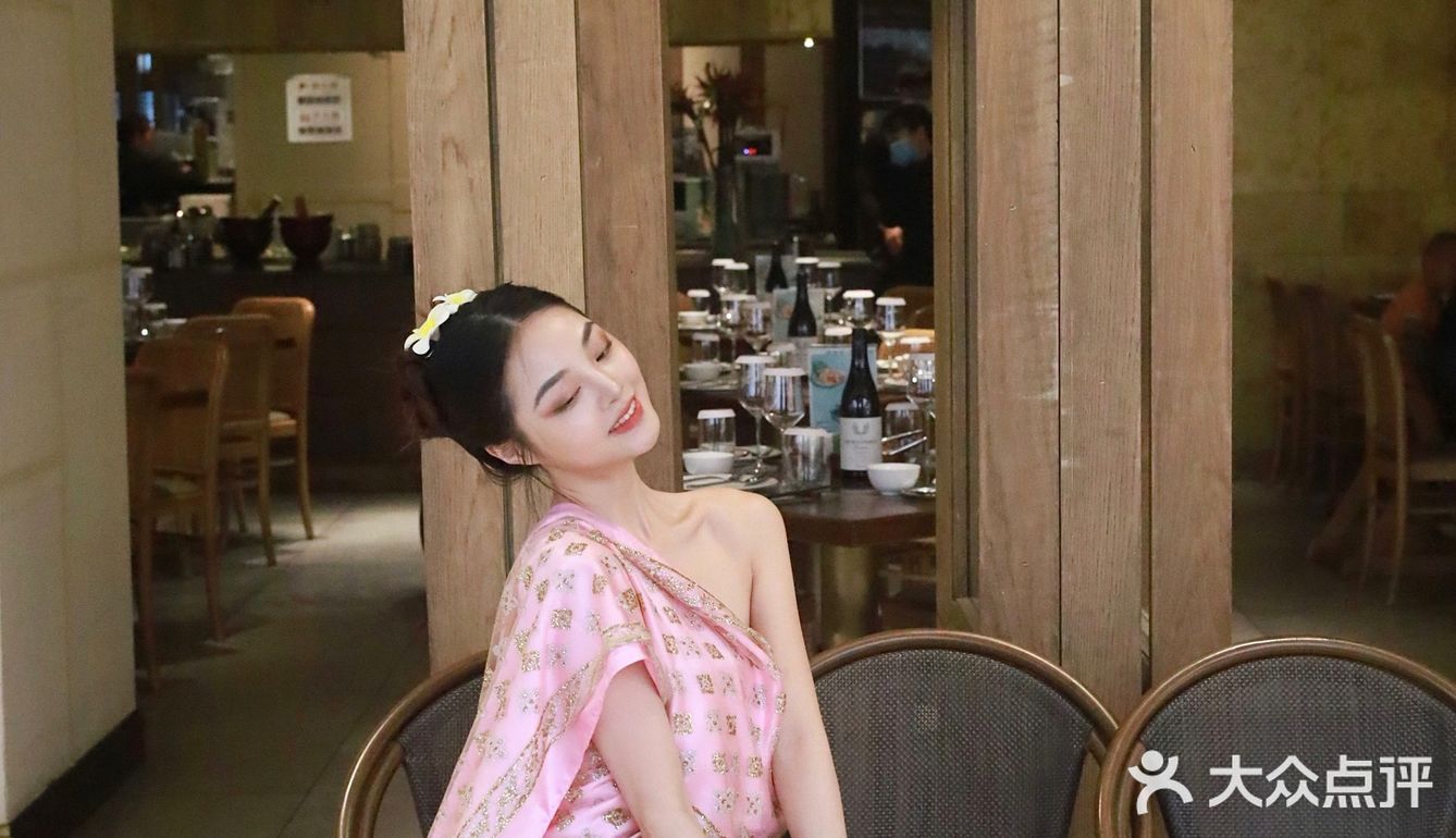 天啦噜！吃了个泰餐 拍了组绝美写真⁉️
