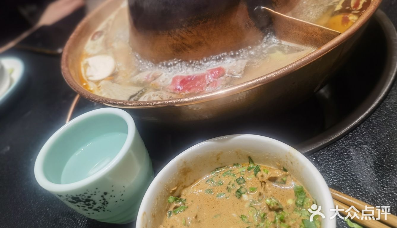 走了一天，在大众点评上找到这家铜锅涮肉，点了套餐