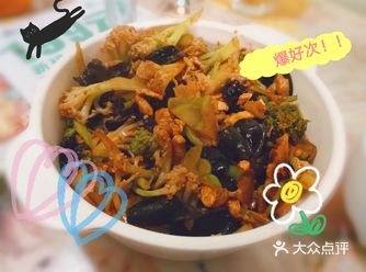 家里买的菜太多了，花菜，西兰花一大堆，今天就炒一个菜