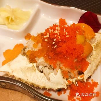 节日当然要预约了不然没位的咯 日料感觉蛮不错新鲜的