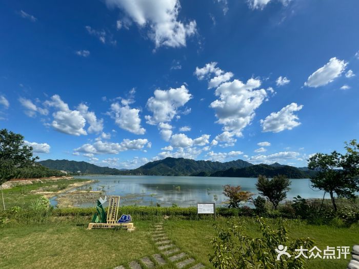 雅鲁激流探险漂流图片