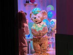 -小镇影院迪士尼小熊Duffy与他的朋友合影地