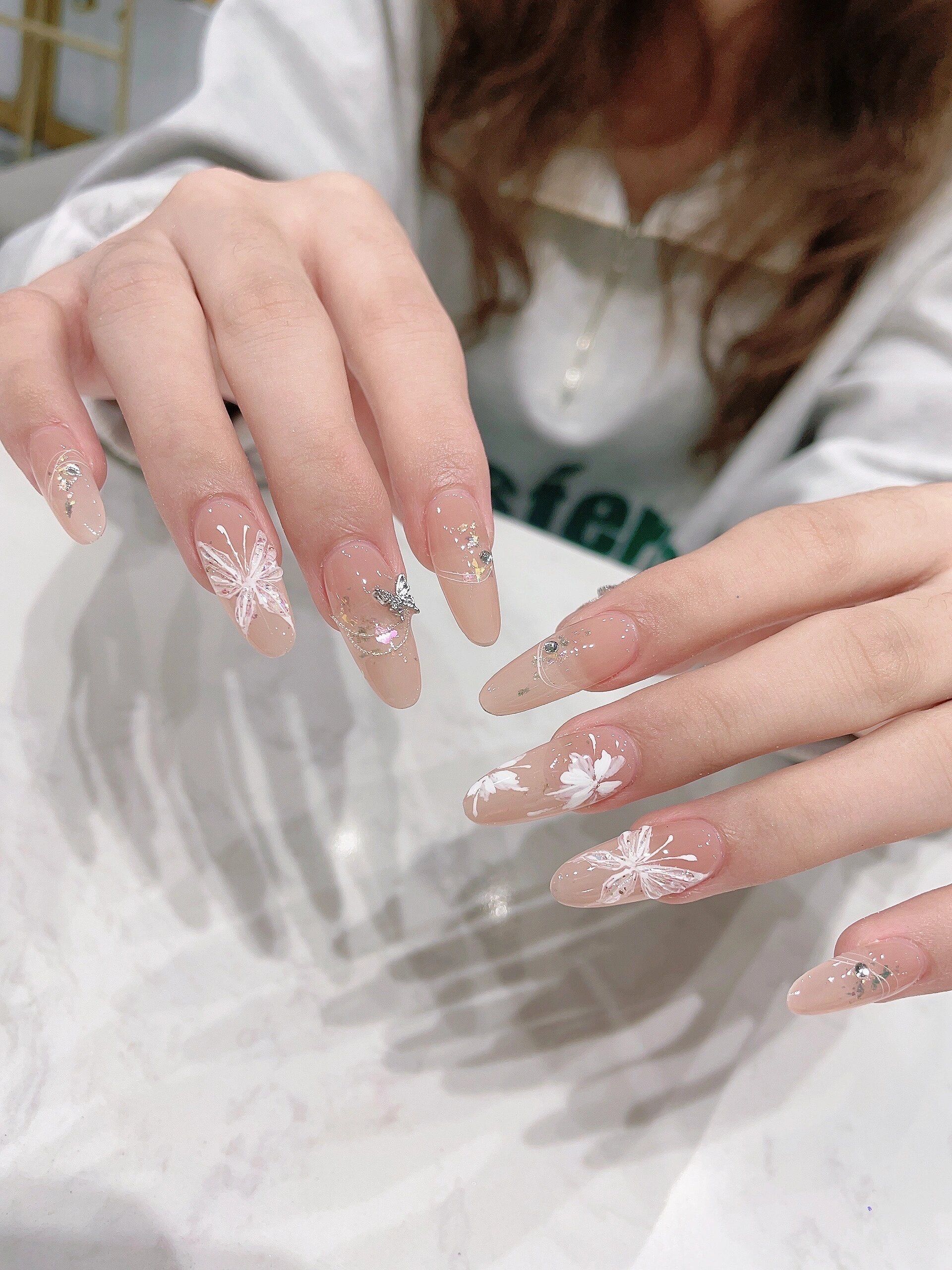 夏季蝴蝶款美甲