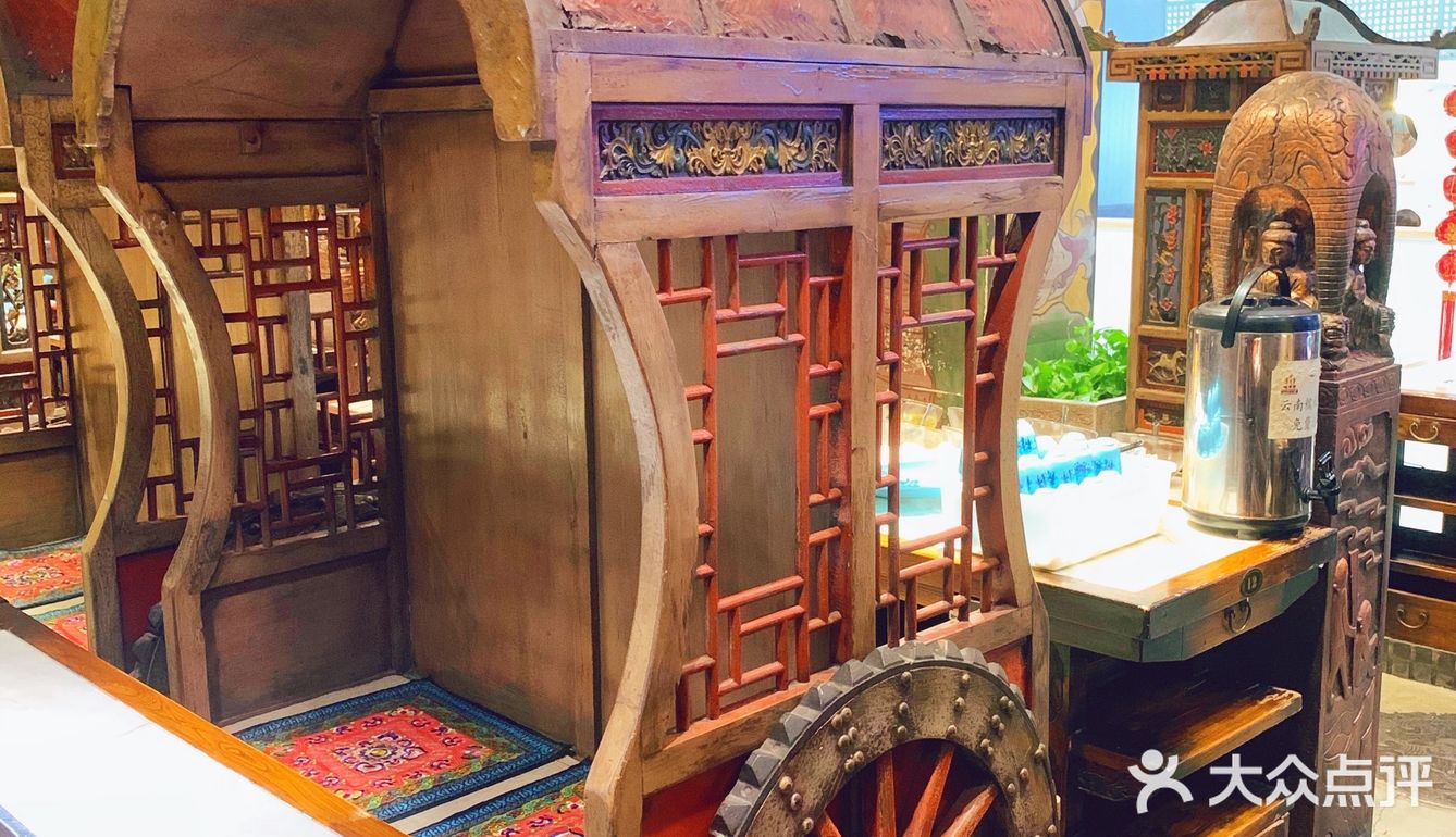 边涮肉边喝汤的火锅店