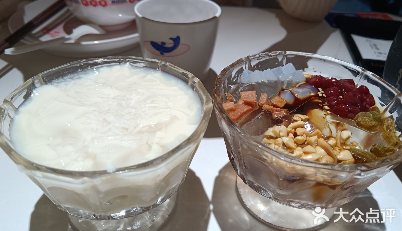 环球港这家店经过很多次，就是没来吃过，点了微辣的酸菜鱼