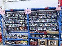 -逝水玩具折扣店