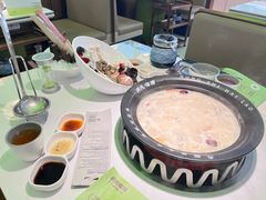 -洪氏嗨捞·广东猪肚鸡·椰子鸡火锅(西咸万象城店)
