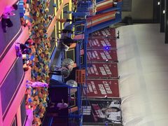 -反弹空间蹦床主题乐园