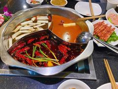 -百年川椒重庆老火锅(光谷店)
