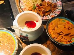 -老牌坊云南鱼豆花火锅(哈西万达店)