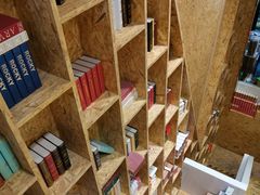 -新华里咖啡书吧(新华书店小寨店)