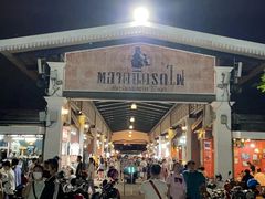 -席娜卡琳火车铁道夜市