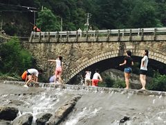 -安吉龙王山峡谷漂流