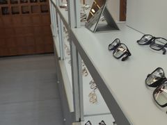 -无奔眼镜·蔡司·依视路授权店(朝阳大悦城店)