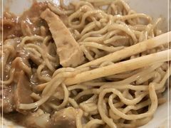 -松树干拌面店
