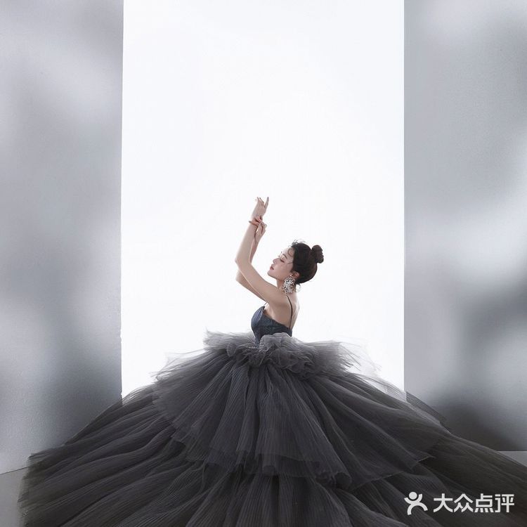 单色背景婚纱照