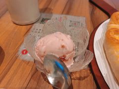 草莓冰淇淋-必胜客(骡马市店)