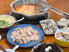 -老何家后安粉·糟粕醋海鲜火锅(三亚湾椰梦长廊店)