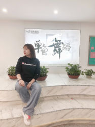 -单色舞蹈