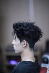 -首脑美发沙龙