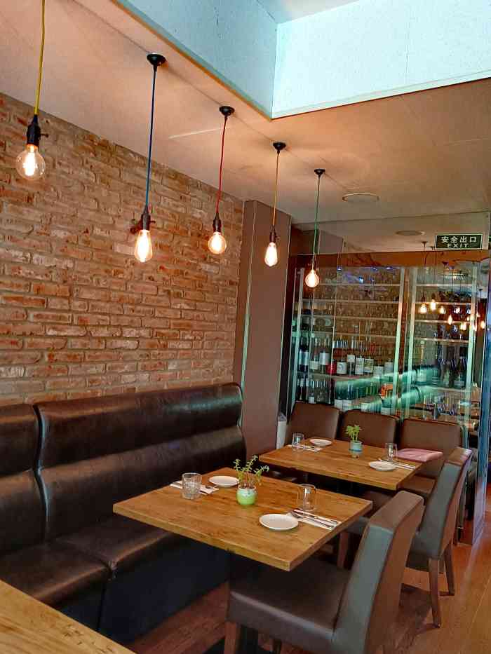 niajo西班牙餐厅-"门帘很小,很容易错过,屋内空间不大.疫情.