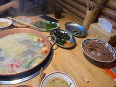 -洱火云南酸菜牛肉火锅(石景山当代商城店)